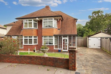 image of 11 Stuart Crescent, Croydon